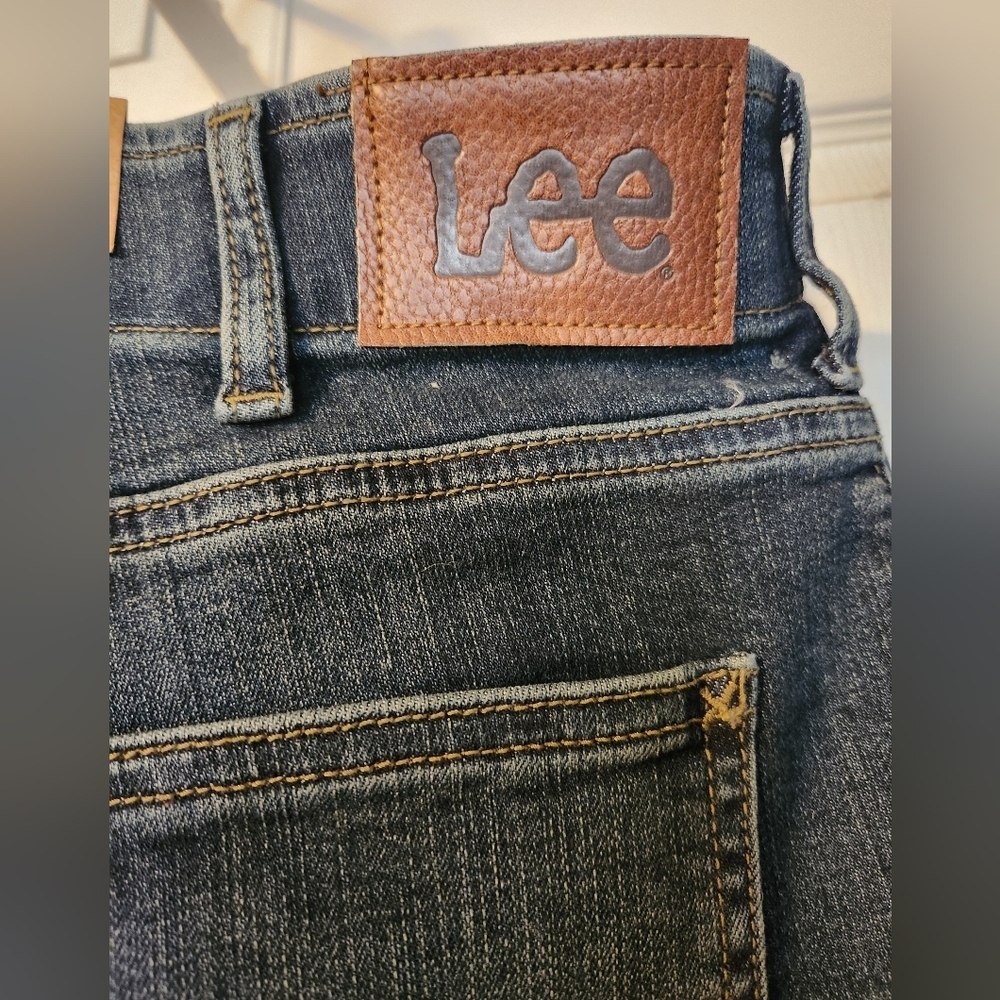 LEES Extreme Motion Men's Jeans - Picture 3 of 4